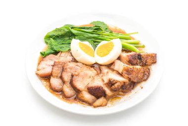 Demlenmiş Domuz eti bacak yumurta ve sebze ile