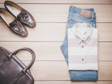 Ahşap arka plan erkekler için giyim