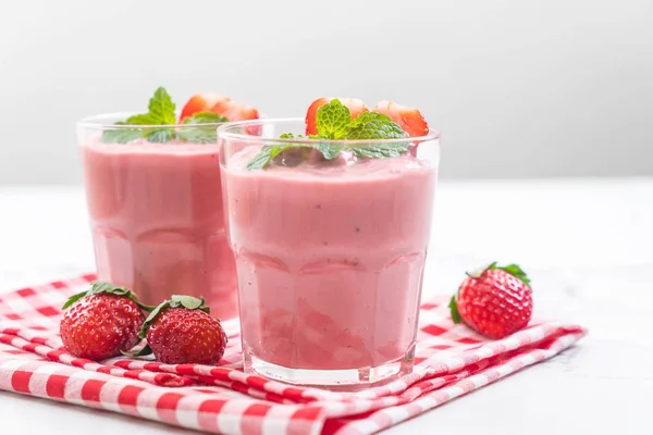 Frullati di fragole milkshake — Foto Stock