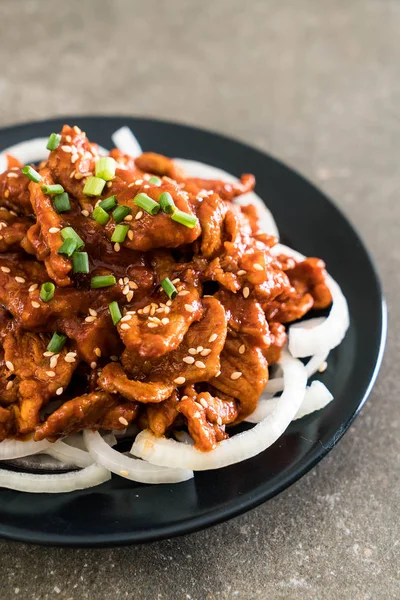 Baharatlı Kore soslu (bulgogi kızarmış domuz eti)