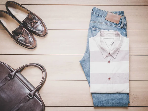 Ahşap arka plan erkekler için giyim