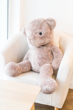 Bebek oturmak koltukta ayı