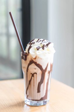 çikolatalı milkshake smoothies 