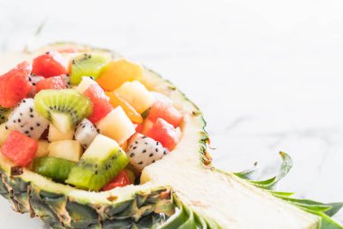 dilimlenmiş meyve karışımı 