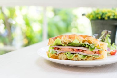 Gözleme jambonlu peynirli sandviç