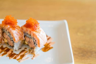 Somon suşi roll