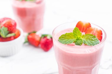çilek smoothies milkshake