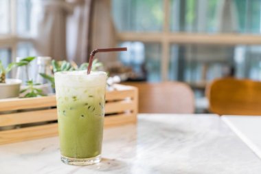 Sütlü buzlu yeşil çay 