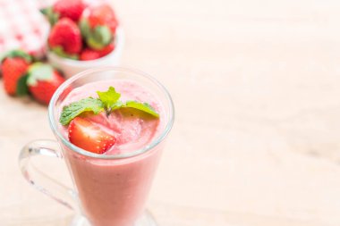 çilek smoothies milkshake