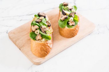 ekmek roket ve shiitake mantar