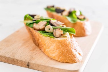 ekmek roket ve shiitake mantar