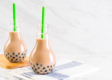 Köpüklü sütlü çay