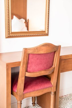 Masa ve sandalye dekorasyon yatak odasında çalışma