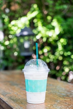 buzlu vanilyalı milkshake