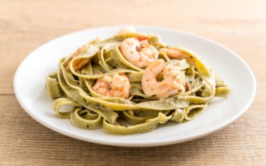 Karidesli ıspanak fettuccini makarna