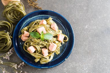 ıspanak fettuccine somon ile