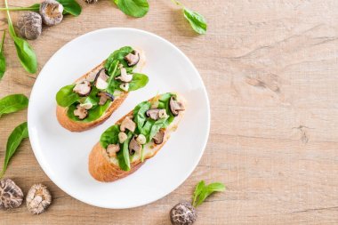 ekmek roket ve shiitake mantar