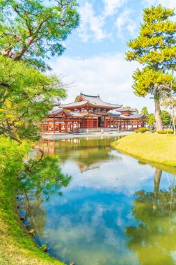 Güzel mimari Byodo içinde Kyoto tapınakta.