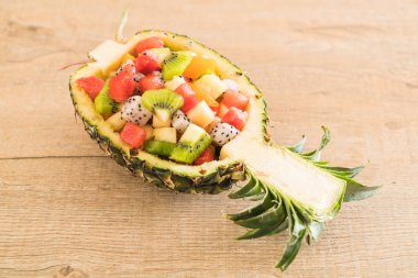 dilimlenmiş meyve karışımı 