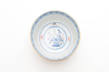 Beyaz arka plan üzerinde eski ve vintage kase