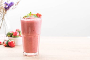 çilek smoothies milkshake