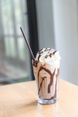 çikolatalı milkshake smoothies 
