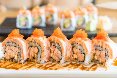 Somon suşi roll