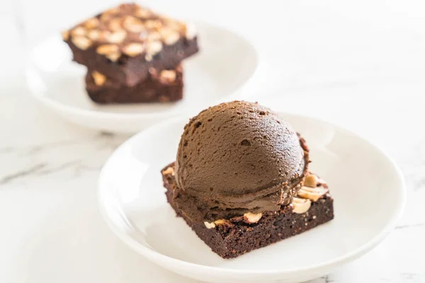 Chocolate brownies with chocolate ice cream — Stock Photo, Image