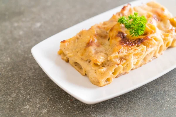 Baked penne pasta with cheese and ham — Stock Photo, Image