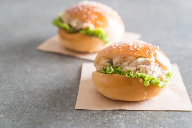 ton balığı mini burger