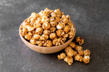 Patlamış Mısır ile karamel