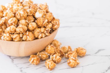 Patlamış Mısır ile karamel