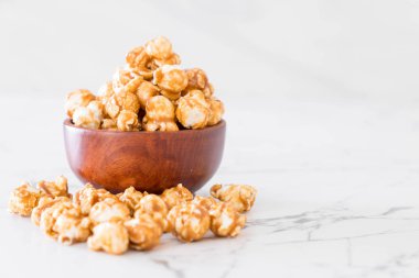 Patlamış Mısır ile karamel