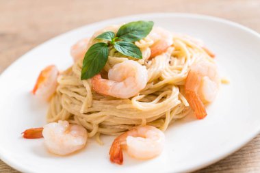 Spagetti krem peynir beyaz soslu karides