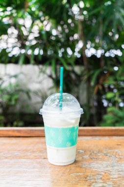 buzlu vanilyalı milkshake