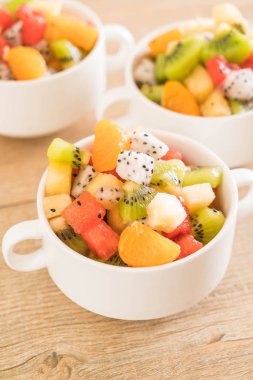 dilimlenmiş meyve karışımı 