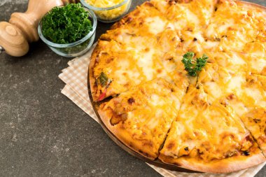 pizza bin ada soslu tavuk ızgara