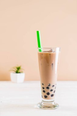 Köpüklü sütlü çay