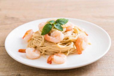 Spagetti krem peynir beyaz soslu karides