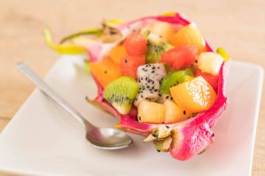 dilimlenmiş meyve karışımı 