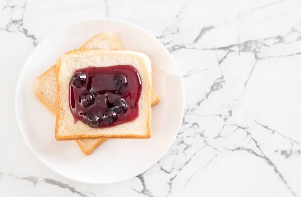 Pan con mermelada de arándanos — Foto de Stock