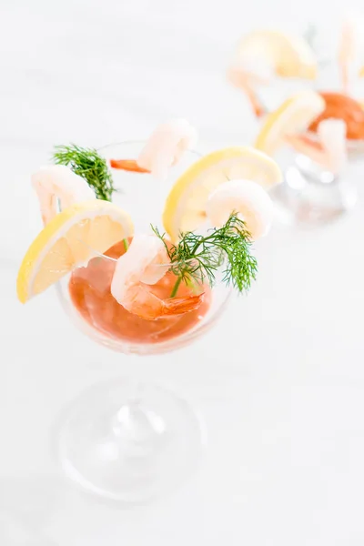 Räkcocktail med sås — Stockfoto