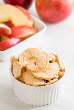 Kurutulmuş elma cips