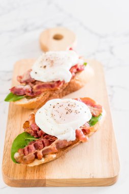 yumurta benedict gemide