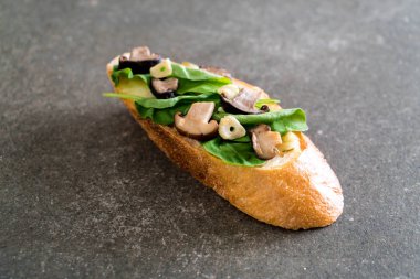 ekmek roket ve shiitake mantar