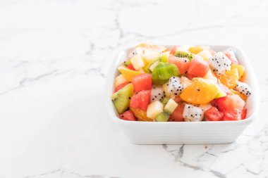 dilimlenmiş meyve karışımı 