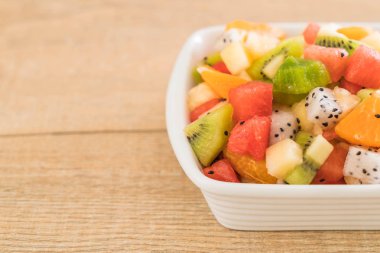 dilimlenmiş meyve karışımı 