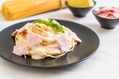 Spagetti carbonara jambon