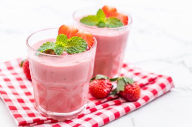 çilek smoothies milkshake