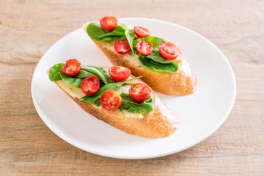 roka ve domates ekmek 